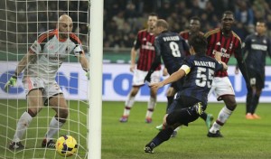 Festa grande per l'Inter che batte 1-0 il Milan grazie a uno strepitoso gol di tacco di Palacio all'86', quando il pareggio sembrava ormai scritto. 