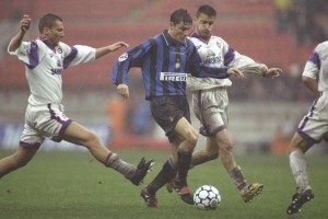 Javier Zanetti of Inter (centre) takes on the Fiorentina defence