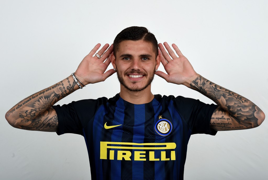 COMO, ITALY - AUGUST 16: Mauro Icardi of FC Internazionale poses during the official portrait session at Appiano Gentile on August 16, 2016 in Como, Italy. (Photo by Claudio Villa - Inter/Inter via Getty Images)