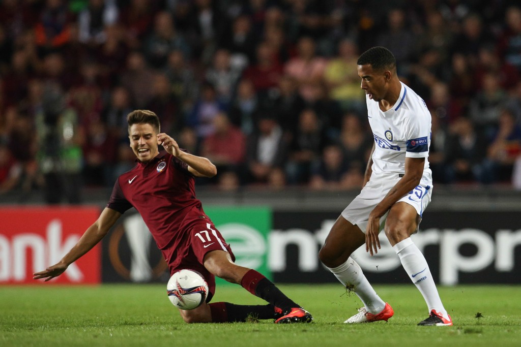 PRAGUE, CZECH REPUBLIC - SEPTEMBER 29: Ales Cermak (L) of Sparta Prague competes for the ball with Senna Miangue of Internazionale Milano during the UEFA Europa League match between AC Sparta Praha and FC Internazionale Milano at Generali Arena Stadium on September 29, 2016 in Prague, Czech Republic. (Photo by Matej Divizna/Getty Images)