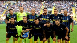 MILAN, ITALY - SEPTEMBER 18: FC Internazionale poses during the Serie A match between FC Internazionale and Juventus FC at Stadio Giuseppe Meazza on September 18, 2016 in Milan, Italy. (Photo by Pier Marco Tacca/Getty Images)