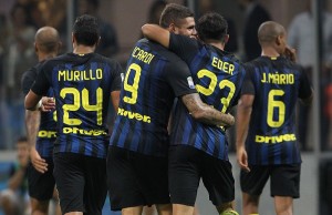 MILAN, ITALY - SEPTEMBER 18: Mauro Emanuel Icardi and Eder Citadin Martins of FC Internazionale Milano celebrate a victory at the end of the Serie A match between FC Internazionale and Juventus FC at Stadio Giuseppe Meazza on September 18, 2016 in Milan, Italy. (Photo by Marco Luzzani - Inter/Inter via Getty Images)