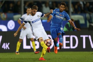 EMPOLI, ITALY - SEPTEMBER 21: Davide Santon of Empoli FC battles for the ball with Munoz Tello of FC Internazionale during the Serie A match between Empoli FC and FC Internazionale at Stadio Carlo Castellani on September 21, 2016 in Empoli, Italy. (Photo by Gabriele Maltinti/Getty Images)