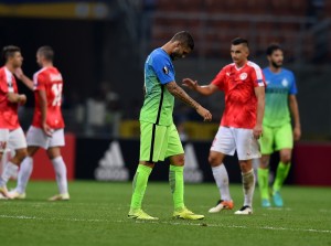 MILAN, ITALY - SEPTEMBER 15: Mauro Icardi of FC Internazionale (C) dejected at the end of the UEFA Europa League match between FC Internazionale Milano and Hapoel Beer-Sheva FC at Stadio Giuseppe Meazza on September 15, 2016 in Milan, Italy. (Photo by Claudio Villa - Inter/Inter via Getty Images)