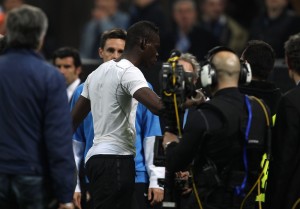 MILAN, ITALY - APRIL 20:  Mario Balotelli of Inter walks off the pitch in frustration after the UEFA Champions League Semi Final 1st Leg match between Inter Milan and Barcelona at the San Siro on April 20, 2010 in Milan, Italy.  (Photo by Julian Finney/Getty Images)