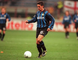 MILAN, ITALY - MARCH 17: CHAMPIONS LEAGUE 98/99 Mailand; INTER MAILAND - MANCHESTER UNITED 1:1; Roberto BAGGIO/Inter Mailand (Photo by Henri Szwarc/Bongarts/Getty Images)