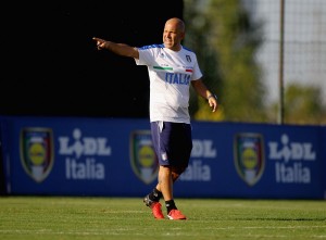 ROME, ITALY - OCTOBER 04: Italy U21 head coach Luigi Di Biagio gestures during the Italy U21 training session on October 4, 2016 in Rome, Italy. (Photo by Paolo Bruno/Getty Images)