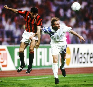 MUNICH, GERMANY - MAY 26: EUROPAPOKAL DER LANDESMEISTER, FINALE 1993, Muenchen; AC MAILAND - OLYMPIQUE MARSEILLE 0:1; Mauro TASSOTTI/MAILAND, Rudi VOELLER/MARSEILLE (Photo by Beate Mueller/Bongarts/Getty Images)