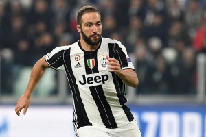 TURIN, ITALY - NOVEMBE 02: Gonzalo Higuain of Juventus looks on during the UEFA Champions League Group H match between Juventus and Olympique Lyonnais at Juventus Stadium on November 2, 2016 in Turin, Italy. (Photo by Valerio Pennicino/Getty Images)