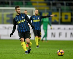 MILAN, ITALY - JANUARY 14: Roberto Gagliardini of FC Internazionale in action during the Serie A match between FC Internazionale and AC ChievoVerona at Stadio Giuseppe Meazza on January 14, 2017 in Milan, Italy. (Photo by Claudio Villa - Inter/Inter via Getty Images)