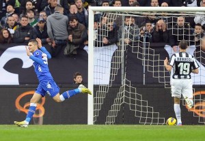 Argentinian forward of Sampdoria, Mauro Icardi, celebrates after scoring a goal against Juventus during Italian Serie A soccer match at the Juventus Stadium in Turin, 6 January 2013. ANSA/ALESSANDRO DI MARCO