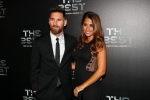 LONDON, ENGLAND - OCTOBER 23: Lionel Messi and wife Antonella Roccuzzo arrive for The Best FIFA Football Awards - Green Carpet Arrivals on October 23, 2017 in London, England. (Photo by Michael Steele/Getty Images)