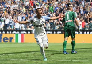 UDINE, ITALY - MAY 06: Rafinha of FC Internazionale celebrates after scoring the second goal during the serie A match between Udinese Calcio and FC Internazionale at Stadio Friuli on May 6, 2018 in Udine, Italy. (Photo by Claudio Villa - Inter/Inter via Getty Images)