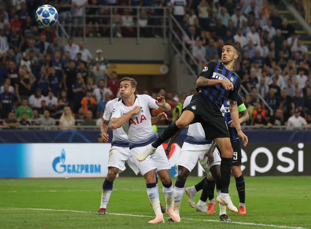 MILAN, ITALY - SEPTEMBER 18: Matias Vecino of FC Internazionale scores his goal during the Group B match of the UEFA Champions League between FC Internazionale and Tottenham Hotspur at San Siro Stadium on September 18, 2018 in Milan, Italy. (Photo by Emilio Andreoli/Getty Images)