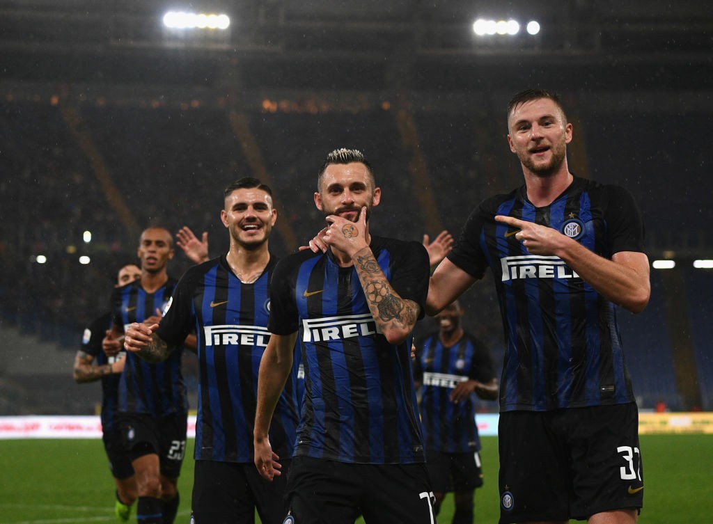 ROME, ITALY - OCTOBER 29: Marcelo Brozovic of FC Internazionale celebrates after scoring the second goal during the Serie A match between SS Lazio and FC Internazionale at Stadio Olimpico on October 29, 2018 in Rome, Italy. (Photo by Claudio Villa - Inter/Inter via Getty Images)