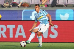 FLORENCE, ITALY - SEPTEMBER 22: Thiago Cionek of SPAL in action during the Serie A match between ACF Fiorentina and SPAL at Stadio Artemio Franchi on September 22, 2018 in Florence, Italy. (Photo by Gabriele Maltinti/Getty Images)