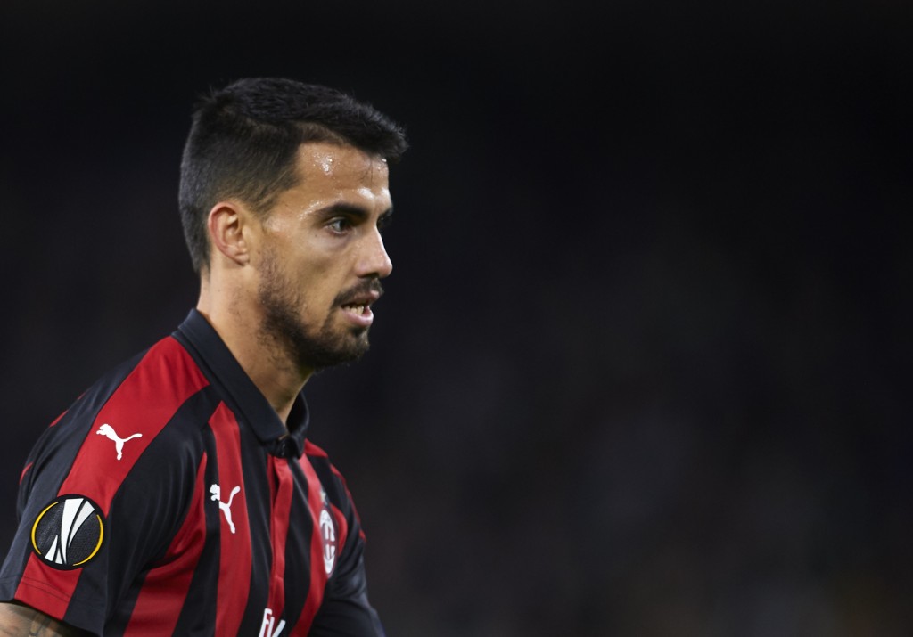 SEVILLE, SPAIN - NOVEMBER 08: Suso of AC Milan gestures during the UEFA Europa League Group F match between Real Betis and AC Milan at Estadio Benito Villamarin on November 8, 2018 in Seville, Spain. (Photo by Aitor Alcalde/Getty Images)