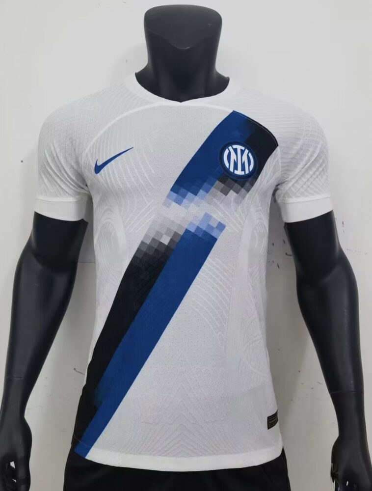FOTO - Le nuove maglie dell'Inter per la stagione 2023/24